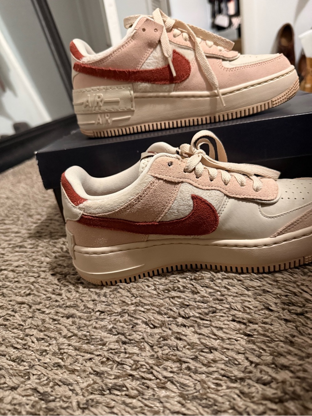 Nike Low-Top Sneakers Cream & Blush Pink with Rust Swoosh